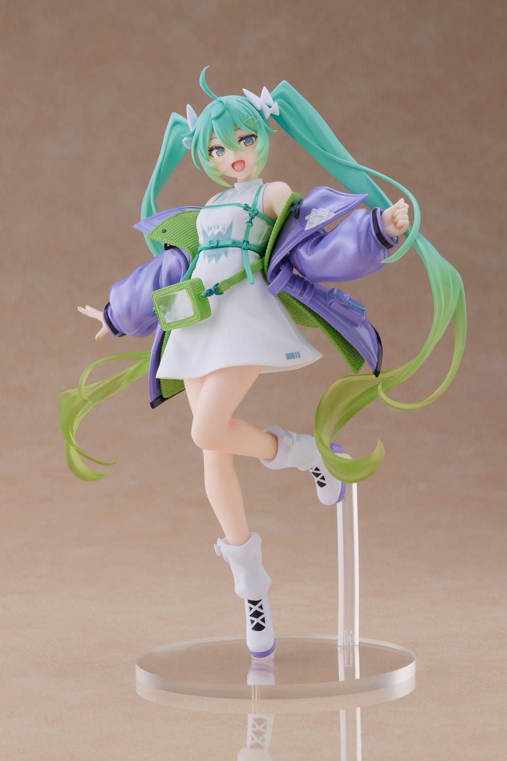 Hatsune Miku PVC Statue Fashion Figure Sporty 18cm