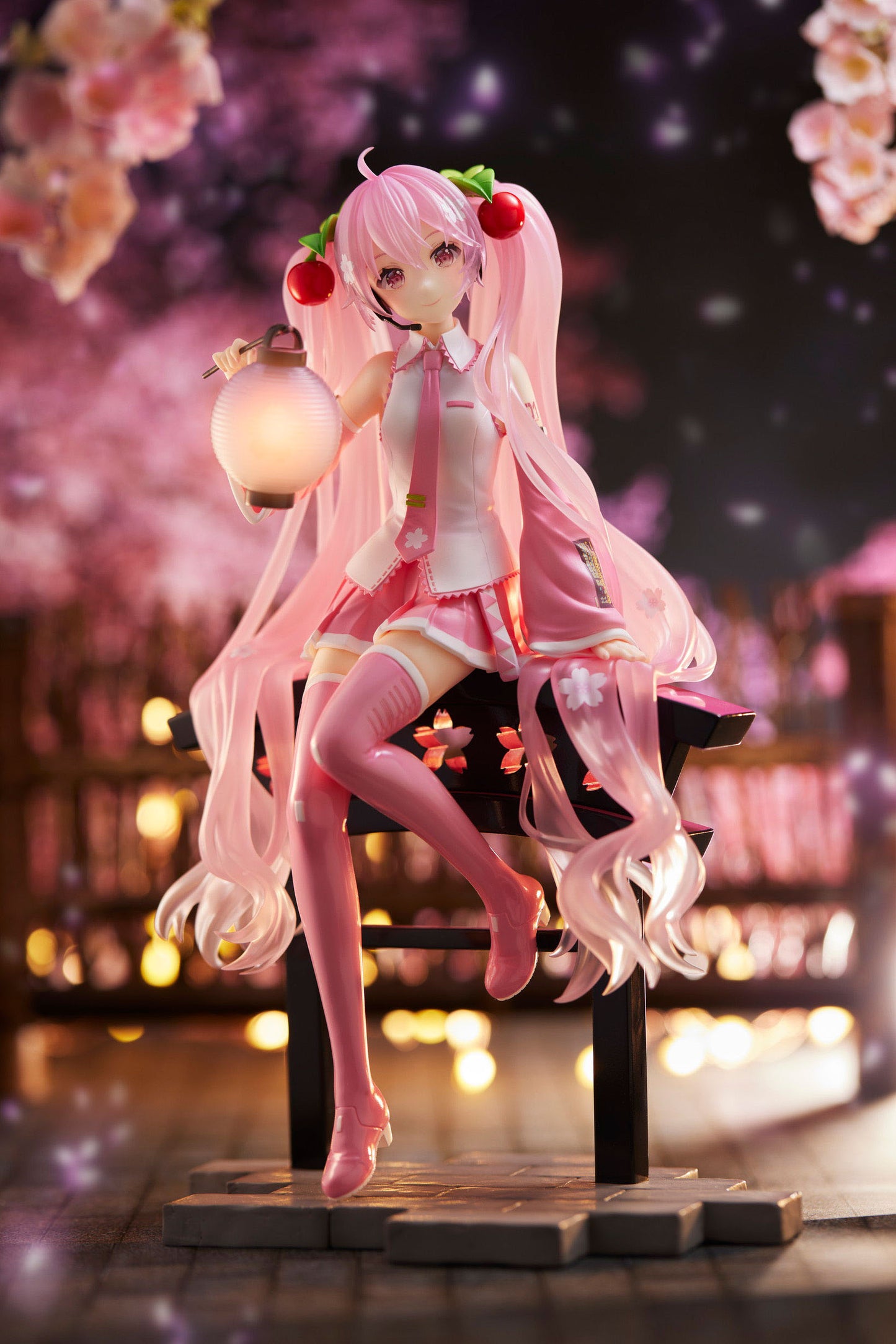 Hatsume Miku Sakura Lantern Ver. AMP+ PVC Statue 20 Cm