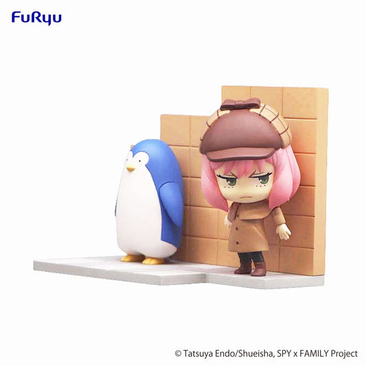 Spy x Family Hold Figure PVC Statue Anya & Penguin 10 cm